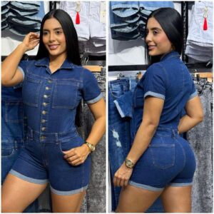 Enterizo en short con manga de botones, tela strech